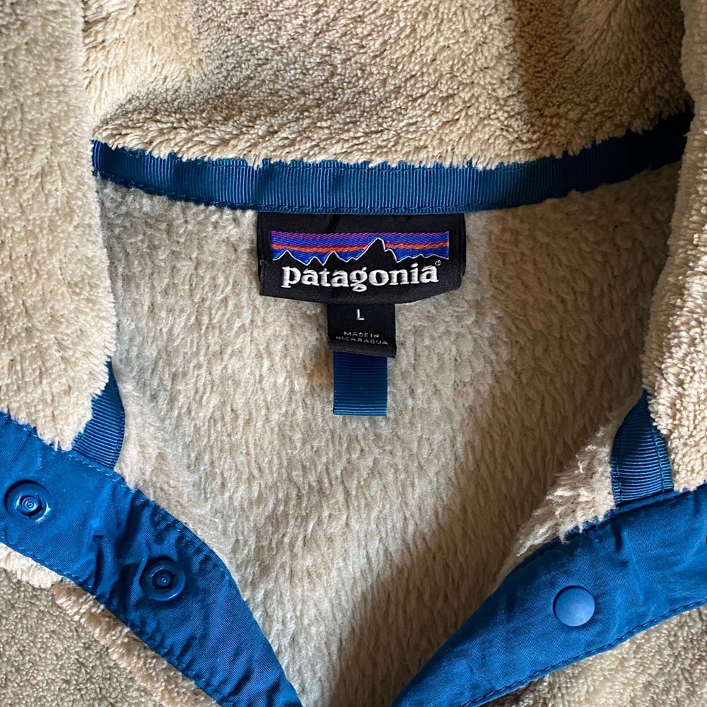 Patagonia Tan and Blue Snap-T Fleece Women’s L - Picture 2 of 5